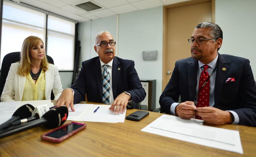 Beatriz Zayas, Raúl Maldonado y Francisco Peña hicieron el anuncio de los fondos identificados durante una conferencia en el Negociado de Ciencias Forenses.