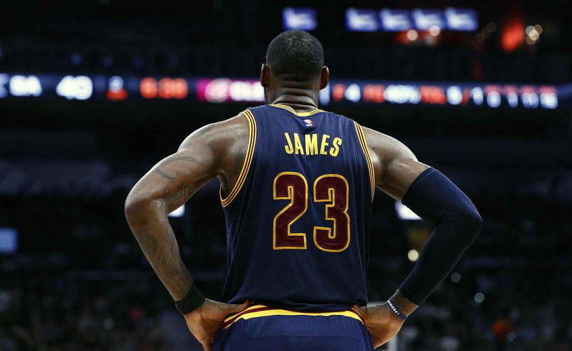 James superó a Kobe Bryant como tercer máximo encestador en la historia de los playoffs.