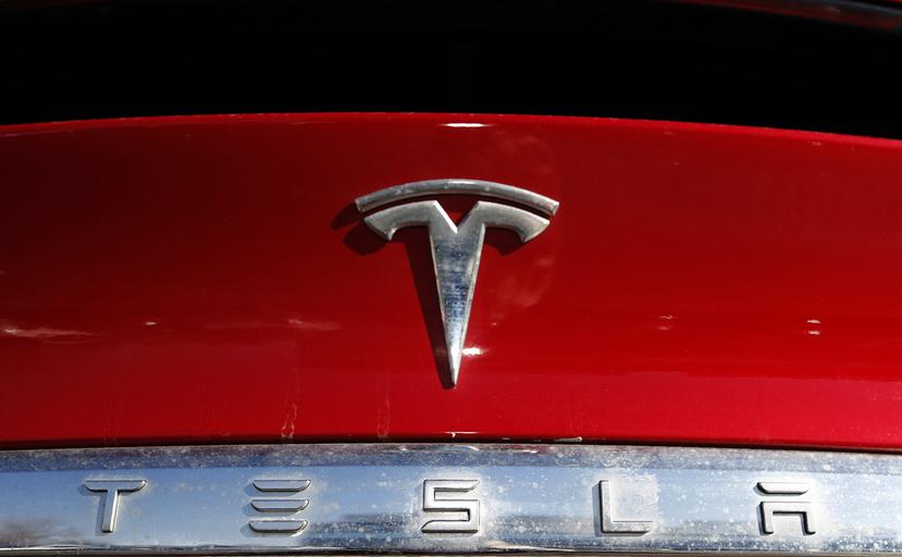 El Model S fue uno de los aproximadamente 363,000 vehículos que Tesla llamó a revisión en febrero debido a posibles fallas en su sofisticado sistema de piloto automático.