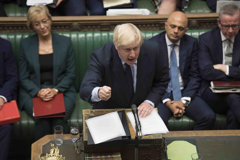 En esta imagen proporcionada por la Cámara de los Comunes, el primer ministro británico Boris Johnson pronuncia unas palabras, el martes 3 de septiembre de 2019, en Londres. (Jessica Taylor /Cámara de los Comunes vía AP)
