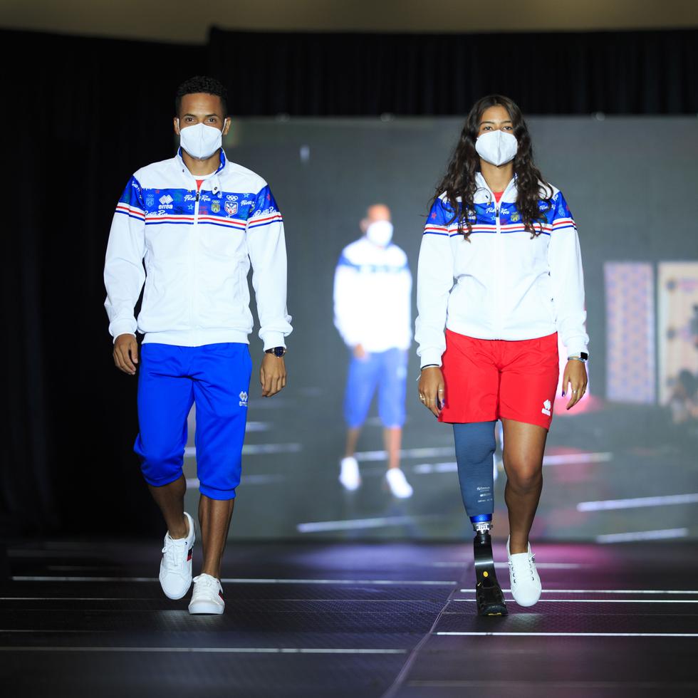 Carmelo Rivera y Yaimillie Díaz cuando fueron presentados en Puerto Rico como parte de la delegación para los Juegos Paralímpicos, en una actividad en la que también estuvo parte de la delegación boricua de los Juegos Olímiocos de Tokio 2020.