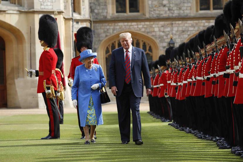 Esta foto de archivo del viernes 13 de julio del 2018 muestra al presidente de Estados Unidos Donald Trump junto a la reina Isabel II en el Castillo de Windsor en Windsor, Inglaterra. (AP/Pablo Martínez Monsivais)