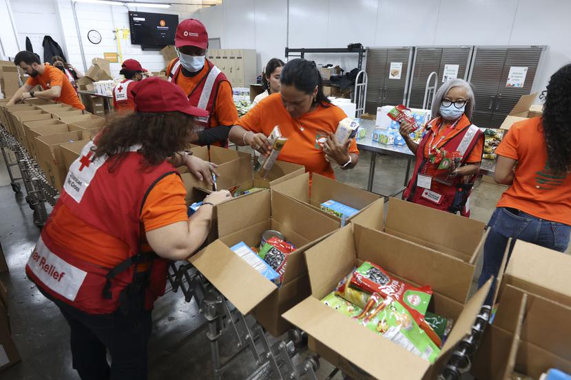 Gracias a la alianza entre el Banco de Alimentos de Puerto Rico y la Cruz Roja, se prepararon 25,000 cajas con comida que serán repartidas por diferentes partes de la isla impactadas por el huracán Fiona.