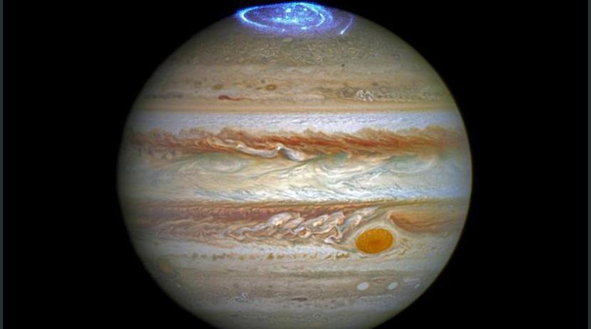 La misión Juno inició el pasado año 2011 y se espera que haga giros completos en Júpiter para recoger datos de ese planeta, recogiendo información para entender la evolución de algunos planetas y de las sustancias que los componen. (NASA)