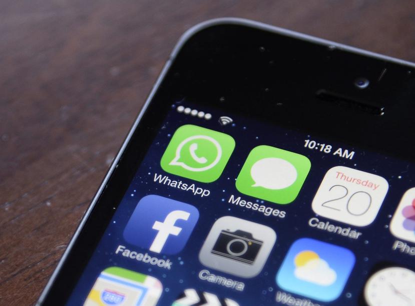 La Comisión señaló que en 2016 WhatsApp ofreció una actualización que incluía la posibilidad de vincular los números de celular de los usuarios con sus cuentas de Facebook. (EFE)