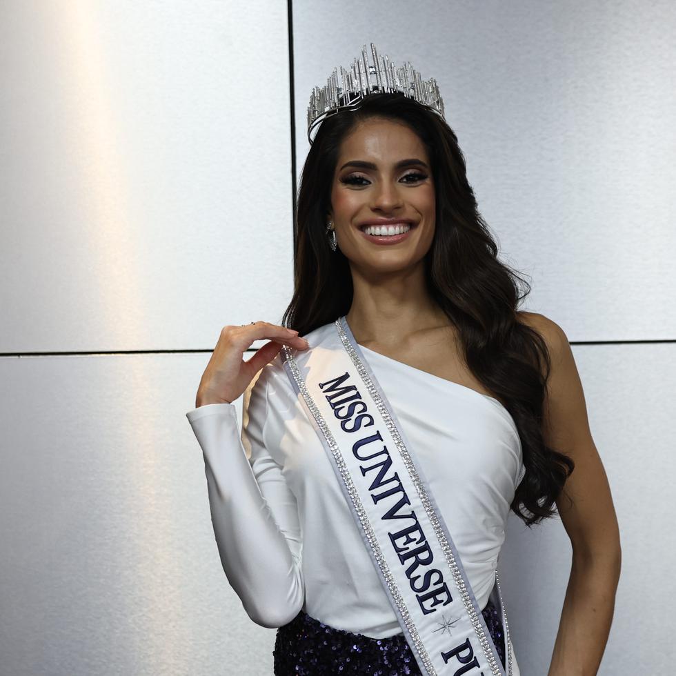 Con pocas horas de sueño, la nueva Miss Universe Puerto Rico, Karla Guilfú, atendió a los medios de comunicación desde el canal Wapa TV.
