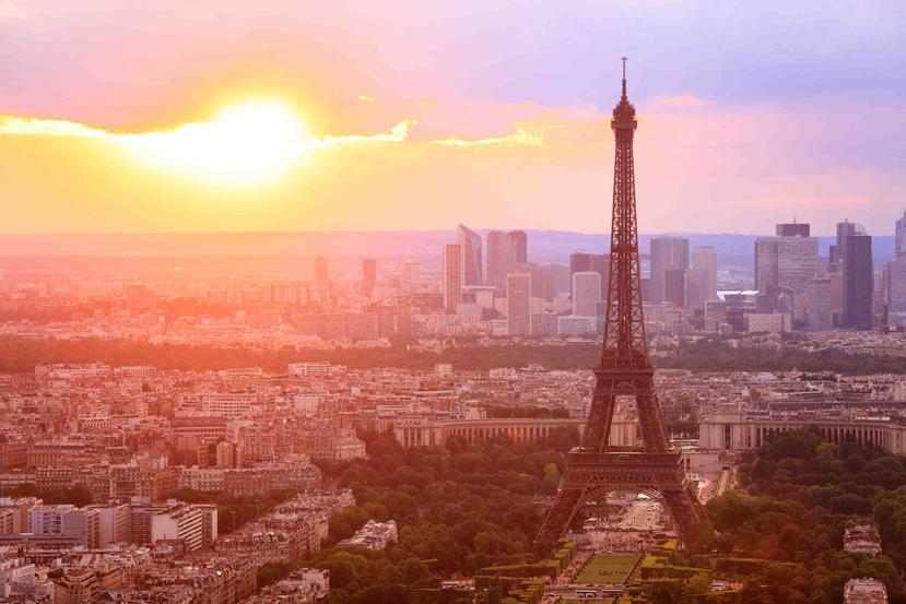 Francia lidera el "ranking" de llegadas de turistas internacionales y la Torre Eiffel es, a su vez, el monumento más visitado del mundo. (Shutterstock.com)