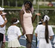 Venus Williams imparte clínicas en el Riviera Tennis Center, de Bayamón.