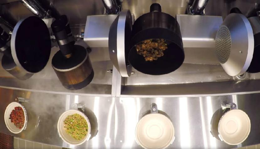 El establecimiento ubicado en Boston es conocido como el primer restaurante del mundo con una cocina robótica que prepara comidas complejas ( YouTube / spycefoodco).