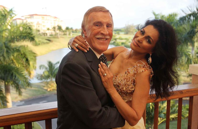 Wilnelia Merced y su esposo Bruce Forsyth, durante unas vacaciones en Puerto Rico en 2011. (Archivo)