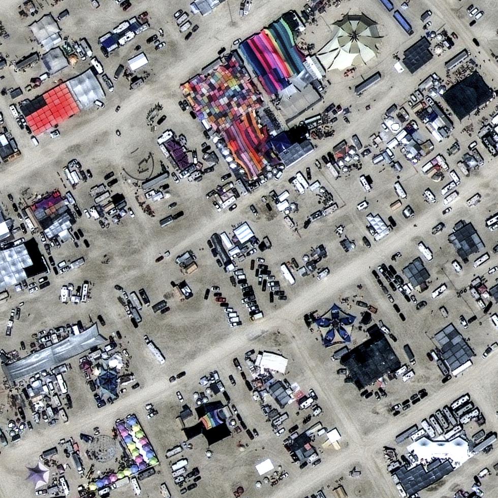 Una inusual tormenta de final del verano convirtió el festival contracultural Burning Man en un lío en el que decenas de miles de personas terminaron varadas por el lodo y sin baños funcionales en el desierto de Nevada. 