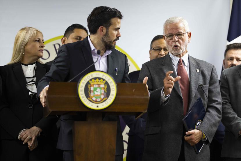 El gobernador Ricardo Rosselló junto al secretario del DSP, Héctor Pesquera. (GFR Media)