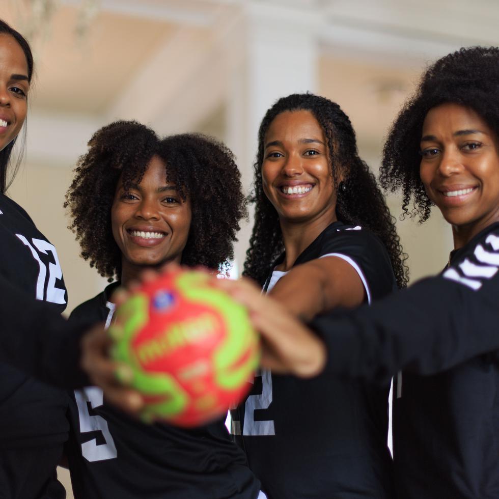 Roxanaly Carrasquillo, Nathalys Ceballos, Zuleyka Fuentes y Kitsa Escobar son parte del equipo boricua de balonmano en estos Juegos Centroamericanos y del Caribe.
