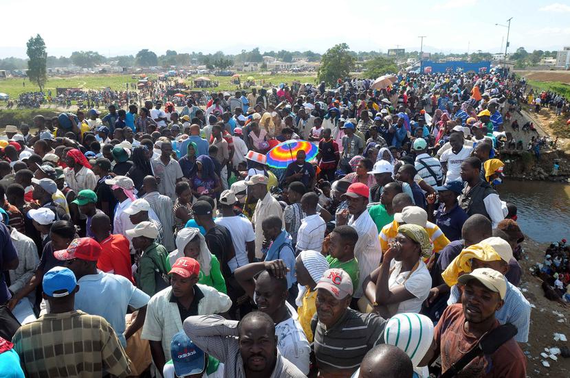 Cientos de inmigrantes haitianos esperan en la frontera entre Haití y la República Dominicana (EFE / Archivo).