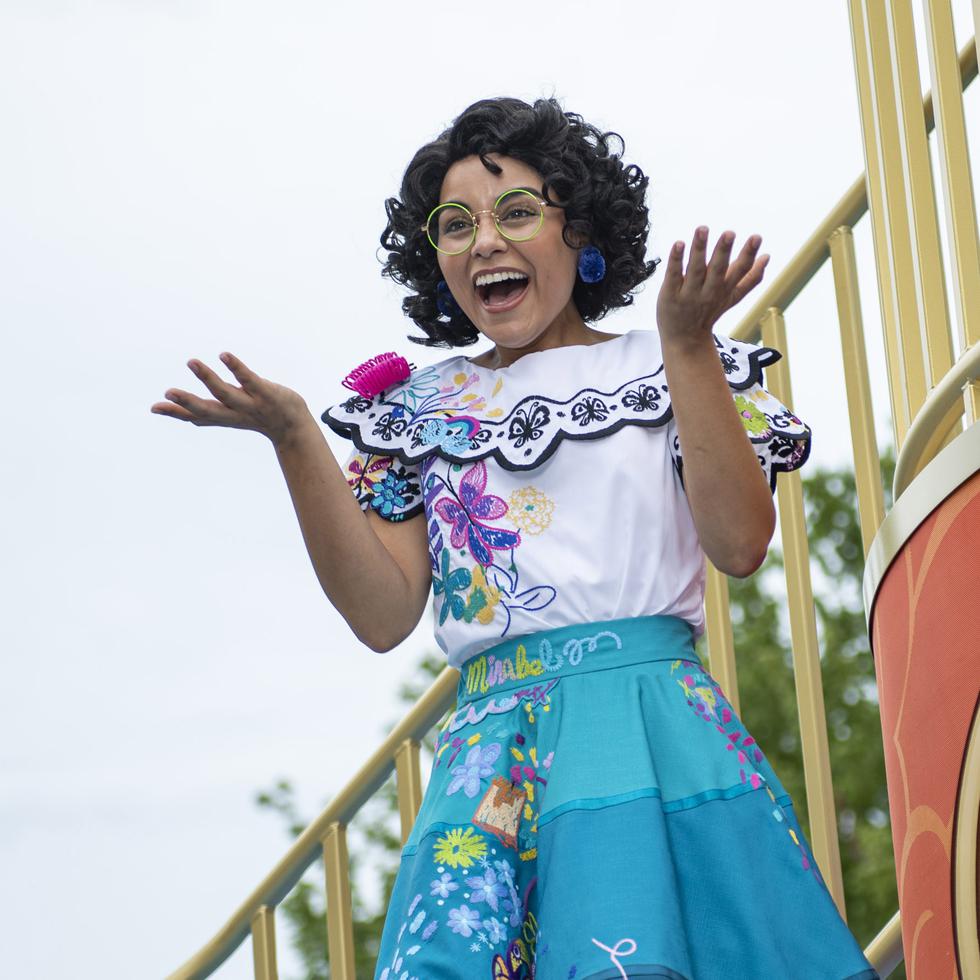 El personaje Mirabel, de la película "Encanto" formará parte de un desfile en el parque Magic Kindom en Walt Disney World.