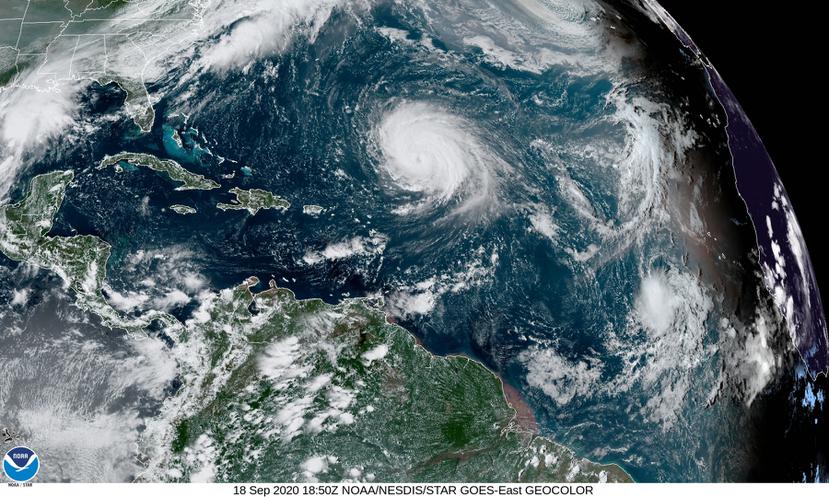 Imagen del satélite que muestra la actividad ciclónica en el Atlántico tropical en la tarde del viernes, 18 de septiembre de 2020.