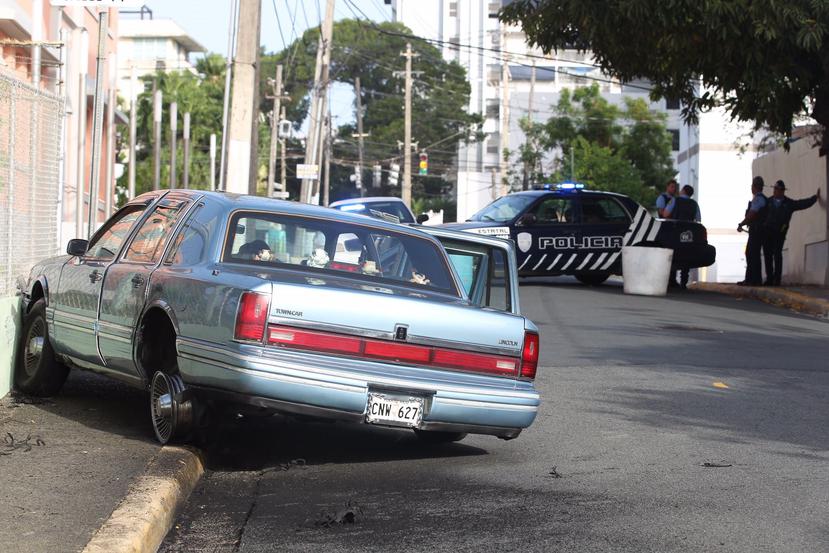 Uno de los conductores murió cuando su auto Lincoln chocó con un muro a orillas de la calle Sagrado Corazón, en Santurce.