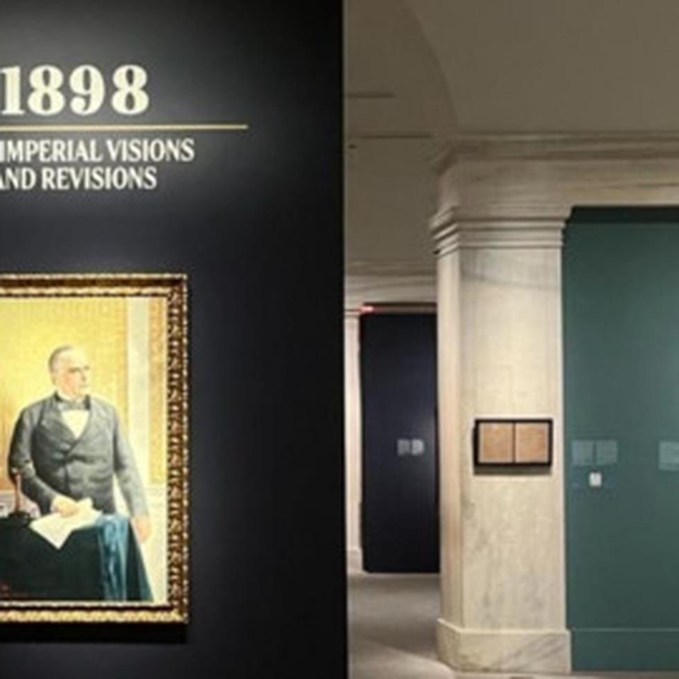 La puertorriqueña Taína Caragol,derecha y Kate Clarke Lemay, curadoras de la exhibición "1898: Visiones y Revisiones Imperiales de Estados Unidos” en la Galería Nacional de Retratos.