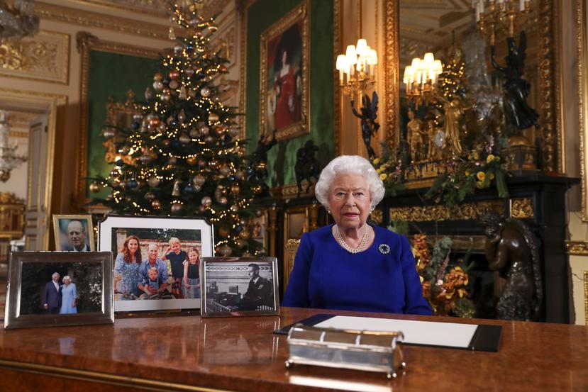 La reina Elizabeth II durante su pasado mensaje de Navidad. (Foto: Archivo)