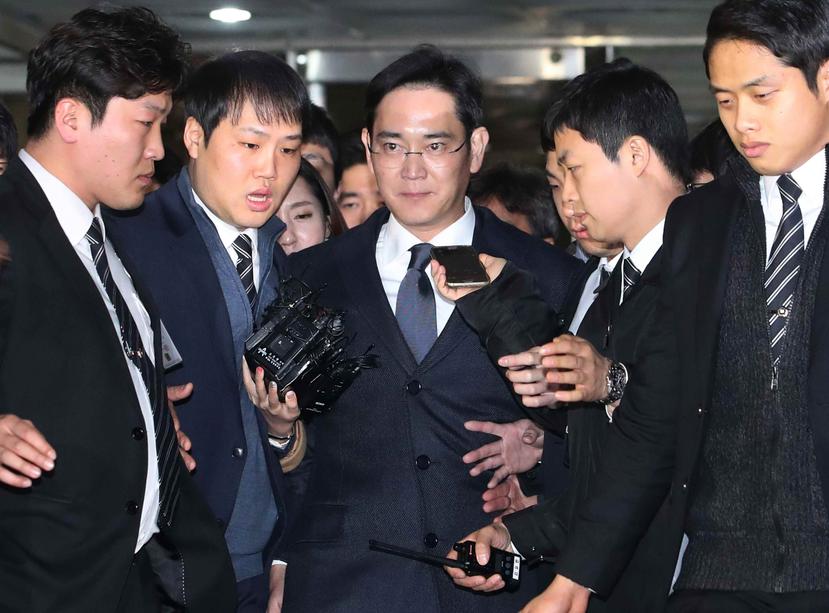 La noticia ha sembrado inquietud en el sector privado surcoreano por sus eventuales efectos colaterales sobre la economía nacional, de la que el grupo Samsung representa casi un 20 por ciento. (AP)