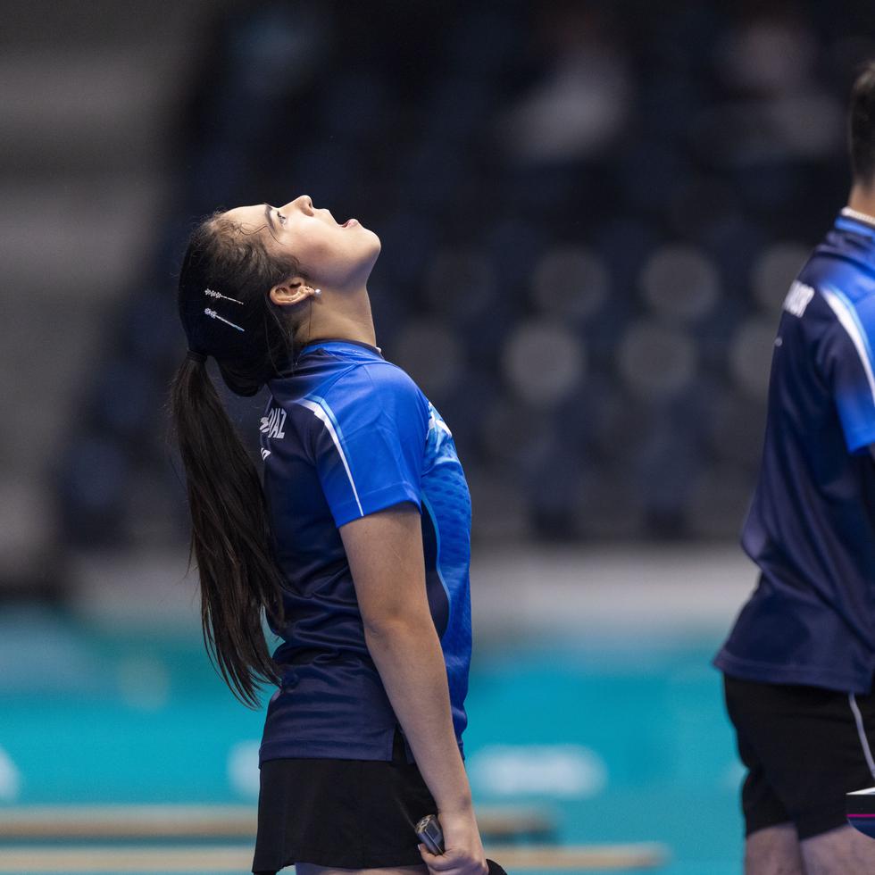 Adriana Díaz realiza un gesto de frustración en la derrota mixta ante Chile.