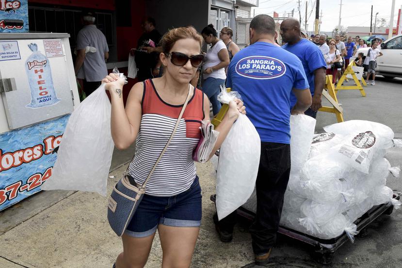 La hielera en Río Grande operaba el sábado para abastecer las necesidades de los ciudadanos.