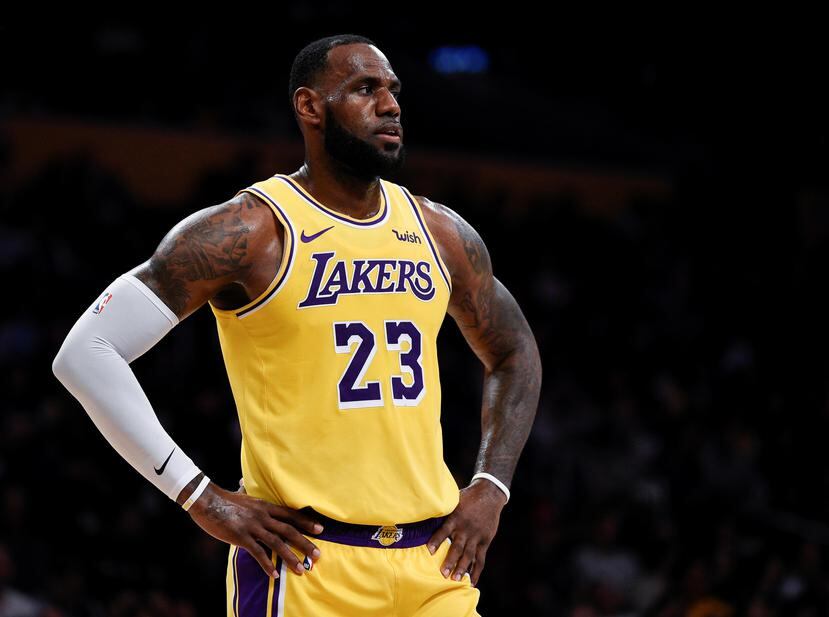 Hoy será el tan esperado debut del estelar LeBron James en uniforme de los Lakers de Los Ángeles al enfrentar a Portland. (AP / Kelvin Kuo)