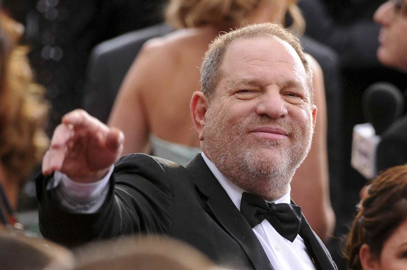 El productor estadounidense Harvey Weinstein contrató a un equipo para investigar a 91 personas para frenar las acusaciones en contra suya. (AP)
