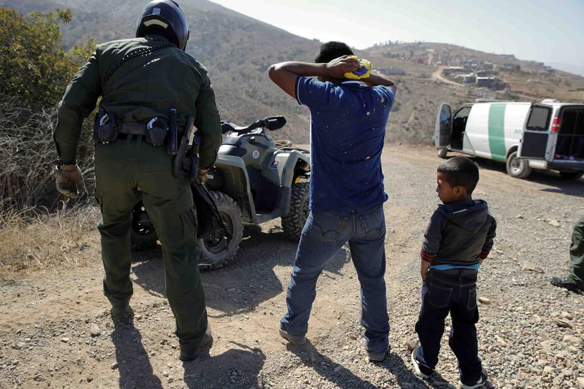 La crisis en la frontera con México alcanzó su cota más alta en mayo pasado, cuando se contaron 132,887 detenciones, un récord de arrestos en un solo mes no visto desde 2006. (AP / Jae C. Hong)