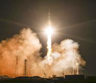 En esta fotografía difundida por la Corporación Espacial Estatal Roscosmos, una nueva cápsula Soyuz MS-23 despega del cosmódromo Baikonur alquilado por Rusia, el viernes 24 de febrero de 2023, en Baikonur, Kazajistán. (Ivan Timoshenko/Roscosmos State Space Corporation via AP)