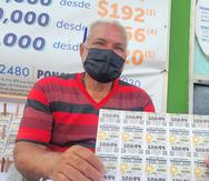Don Ariel Santiago Rivera confía en que pronto venderá el primer premio de la Lotería Tradicional.