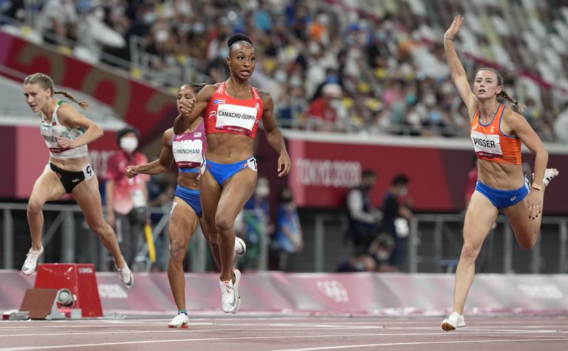 Jasmine Camacho-Quinn no solo es la campeona olímpica de los 100 metros con vallas, sino que posee el récord de la prueba en Olimpiadas con 12.26 segundos que registró en la semifinal.