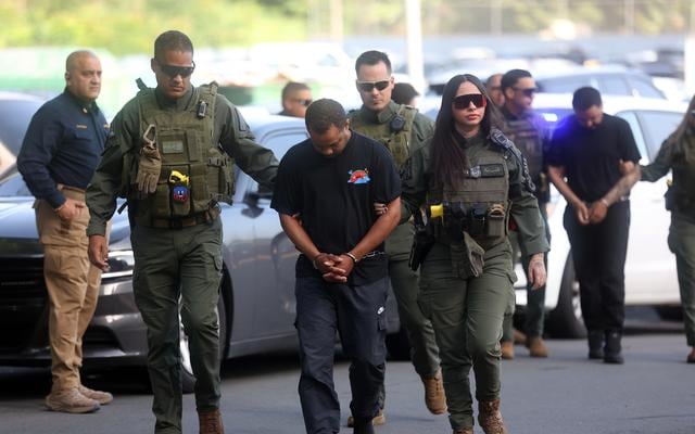 Presuntos miembros de “Las FARC” capturados en República Dominicana por masacre en Quintana son trasladados al Cuartel General