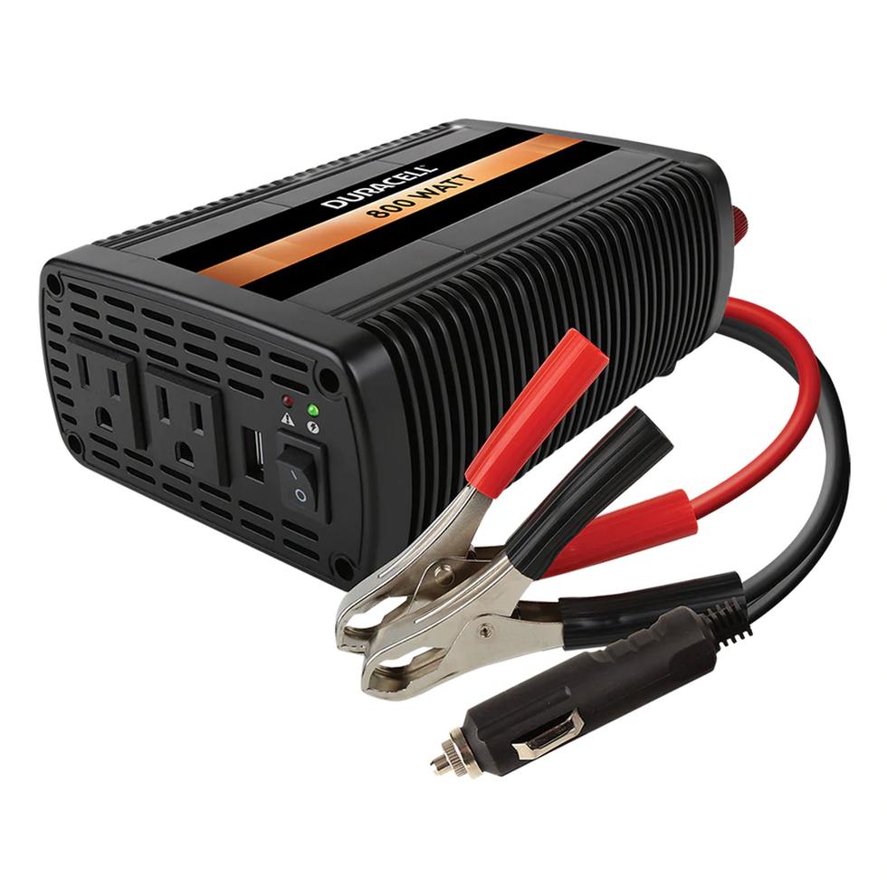 Combinados con baterías selladas (AMP) y dependiendo de su capacidad, los inversores o "inverters" pueden ayudar a energizar abanicos, televisores, el módem para el internet y refrigeradores pequeños, entre otros equipos (DuracellPower.com).