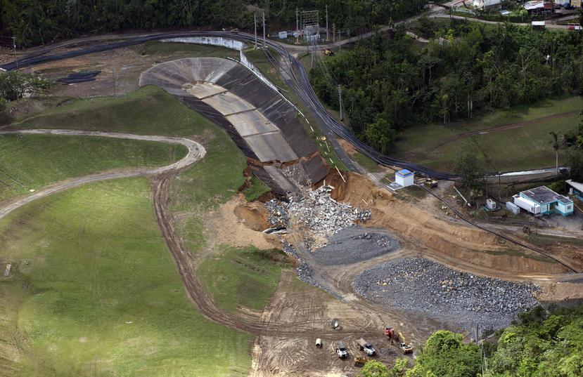 Imagen aérea de noviembre pasado en el que se aprecia los trabajos que realiza el Cuerpo de Ingenieros en la represa Guajataca. (GFR Media)