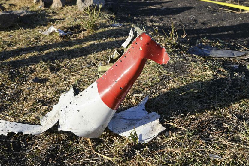 Restos del fuselaje del avión de Ethiopian Airlines siniestrado el pasado domingo cerca del aeropuerto de la ciudad de Adís Abeba, Etiopía. (EFE)