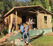 La organización sin fines de lucro Endeavors consigue voluntarios y recursos para reparar viviendas y techos dañados por el huracán María, además de participar como proveedor de servicios en otros programas con fondos federales.