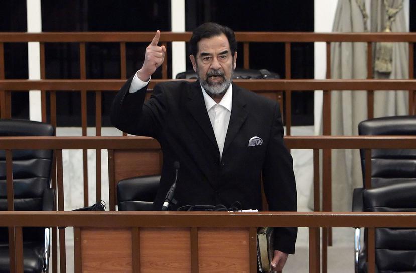 El agente del FBI que entrevistó al expresidente de Irak, Saddam Hussein, está a cargo del interrogatorio del boricua Esteban Santiago. (AP / David Furst)