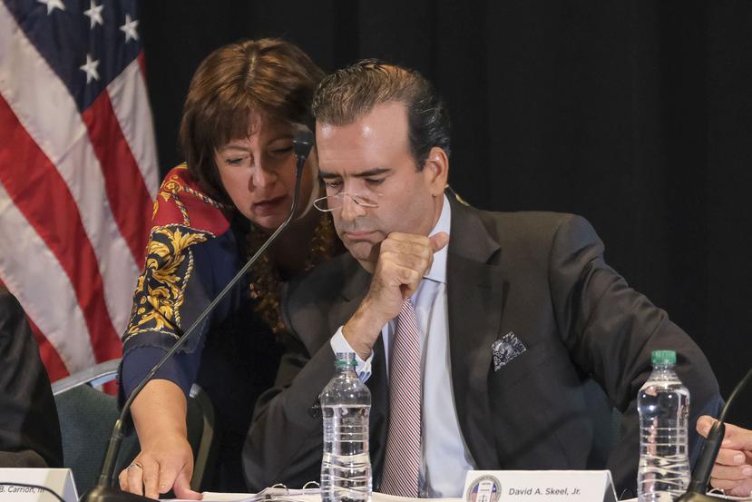 En la foto el presidente de la Junta de Supervisión Fiscal, José Carrión, y la directora ejecutiva del ente federal, Natalie Jaresko. (GFR Media)