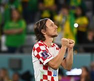 El centrocampista croata Luka Modric celebra la victoria ante Brasil tras su encuentro de cuartos de final del Mundial de Qatar 2022. EFE/ Georgi Licovski

