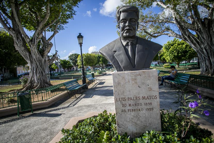 Busto en honor al poeta guayamés Luis Palés Matos.