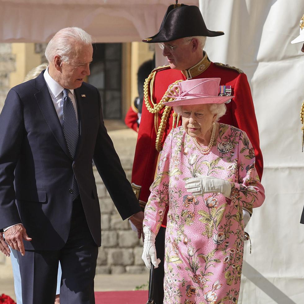 Joe Biden en su primer encuentro como presidente de Estados Unidos con la reina Elizabeth II en el Reino Unido.