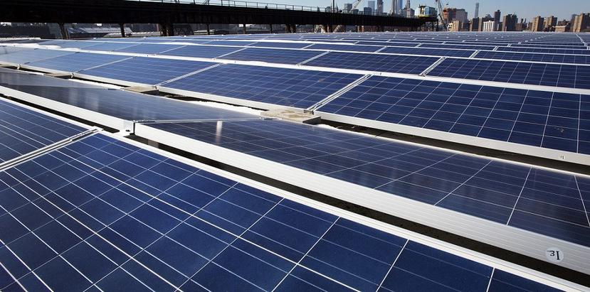 Paneles solares una solución para proveer luz en zonas afectadas. (AP)