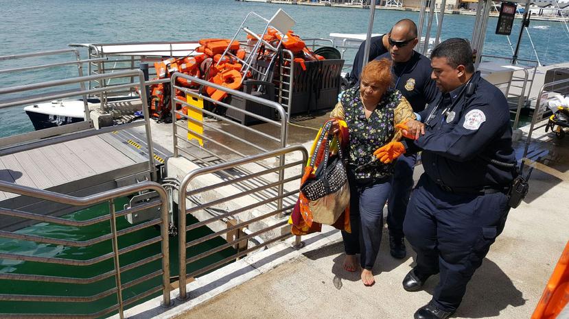 Unos 387 pasajeros fuero desalojados del ferry.