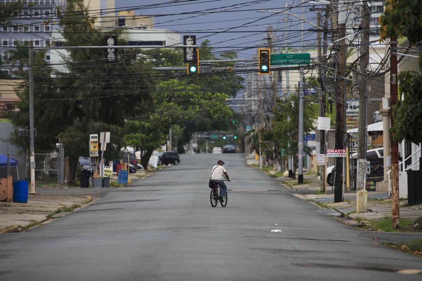 En Puerto Rico, la gobernadora Wanda Vázquez decretó un toque de queda y cierre parcial de los comercios el 15 de marzo.