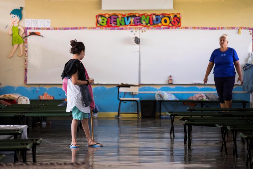 Tras el paso del huracán María, hubo personas que permanecieron refugiadas por más de dos meses en escuelas o centros comunales.