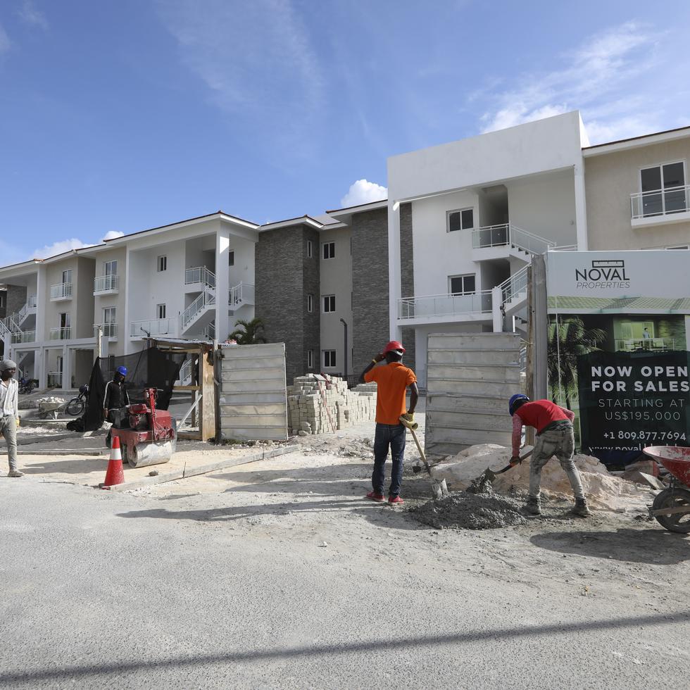 En la foto, construcción de apartamentos de Noval Properties en el complejo residencial turístico de Cocotal.