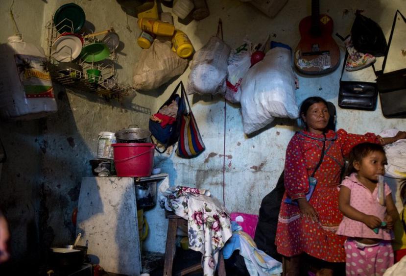 La pobreza afectó en 2014 al 28.1% de la población de América Latina y el Caribe, una cifra que muestra que el proceso de reducción se ha estancado desde el año 2012, reveló la Cepal. (AFP)