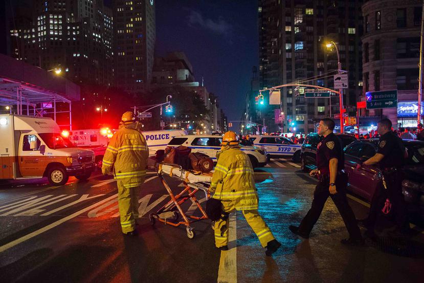 Ninguna de las lesiones de los heridos parecía poner en riesgo la vida, según tuiteó el Departamento de Bomberos de la Ciudad de Nueva York. (AP / Andres Kudacki)