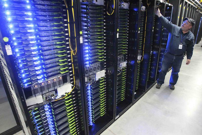 Las autoridades estatales y los empresarios se han apresurado a aprovechar las ganancias inesperadas previstas de la construcción del centro de datos. La foto muestra un centro de datos de Facebook en Oregon. (AP)